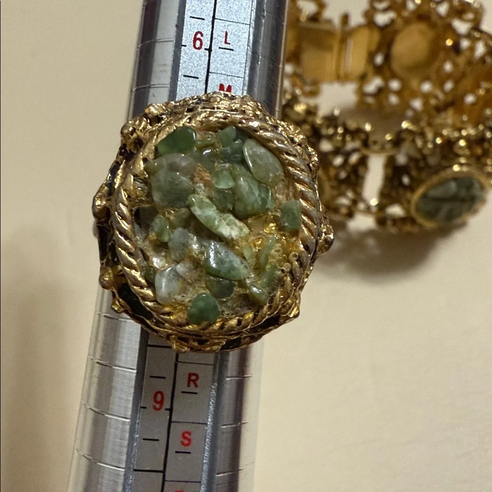 VINTAGE DETAILED OLD FASHIONED ELEGANT GOLD & GREEN STONED BRACELET & RING SET